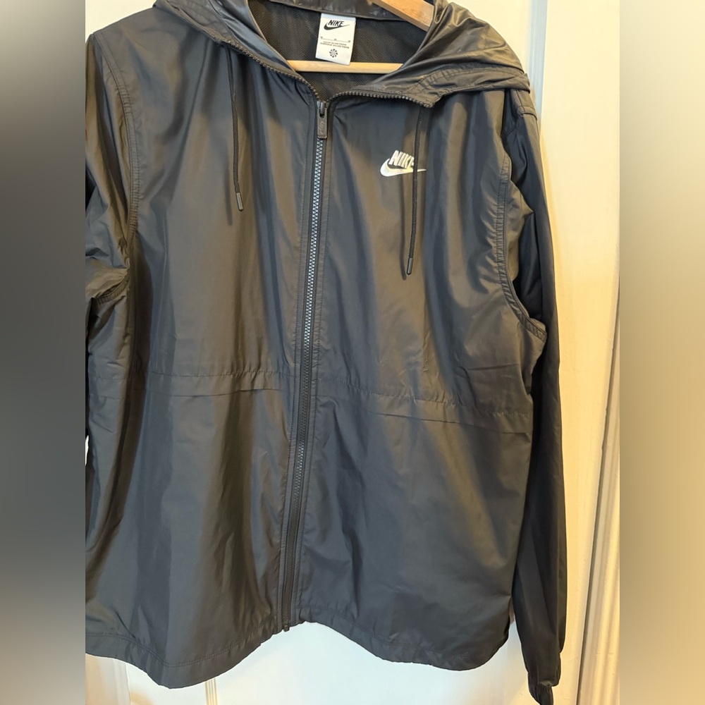 Nike Women’s Black Windbreaker